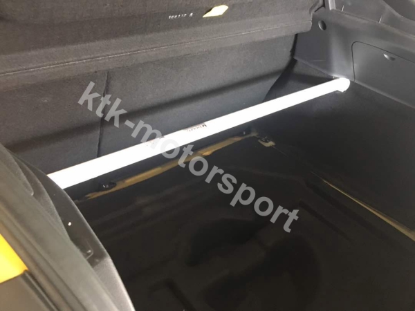 Ultra-Racing Domstrebe hinten Megane 3 RS